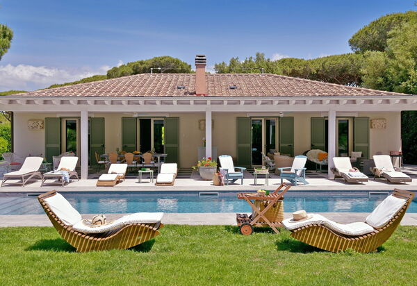 Villa Verde Beach: all'aperto, Attività, Caratteristiche, Cucina, Dettagli della stanza, Entrata Principale, Estate, Esterni, Giardino, Piscina, Primavera, Servizi