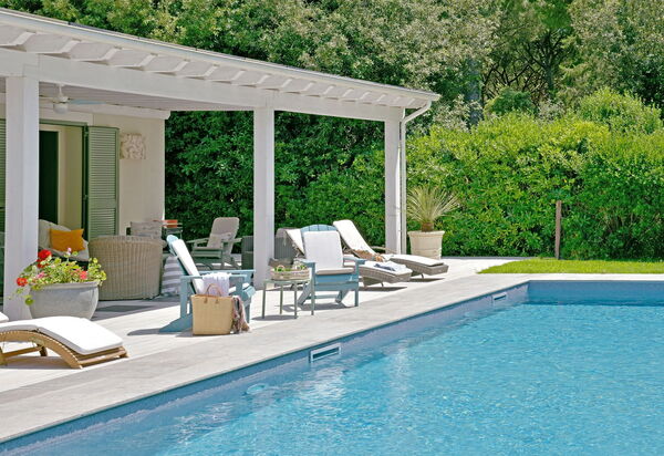 Villa Verde Beach: all'aperto, Attività, Caratteristiche, Cucina, Dettagli della stanza, Entrata Principale, Estate, Esterni, Giardino, Piscina, Primavera, Servizi