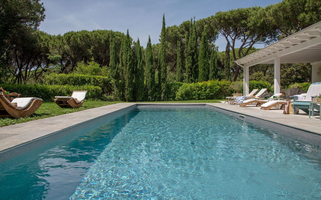 Villa Verde Beach: all'aperto, Attività, Caratteristiche, Cucina, Dettagli della stanza, Entrata Principale, Estate, Esterni, Giardino, Piscina, Primavera, Servizi