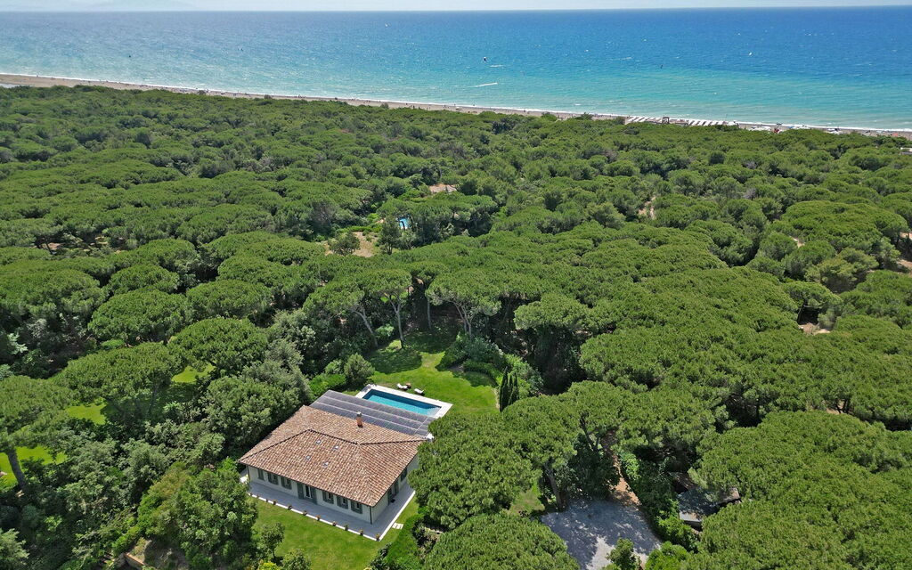 Villa Verde Beach: all'aperto, Attività, Caratteristiche, Cucina, Dettagli della stanza, Entrata Principale, Estate, Esterni, Giardino, Piscina, Primavera, Servizi