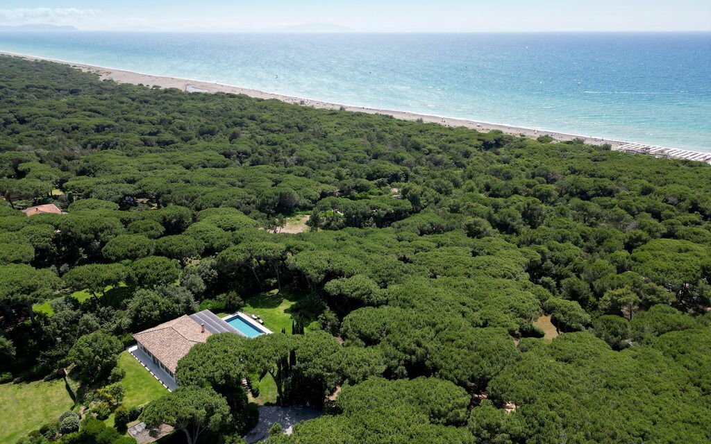 Villa Verde Beach: all'aperto, Attività, Caratteristiche, Cucina, Dettagli della stanza, Entrata Principale, Estate, Esterni, Giardino, Piscina, Primavera, Servizi