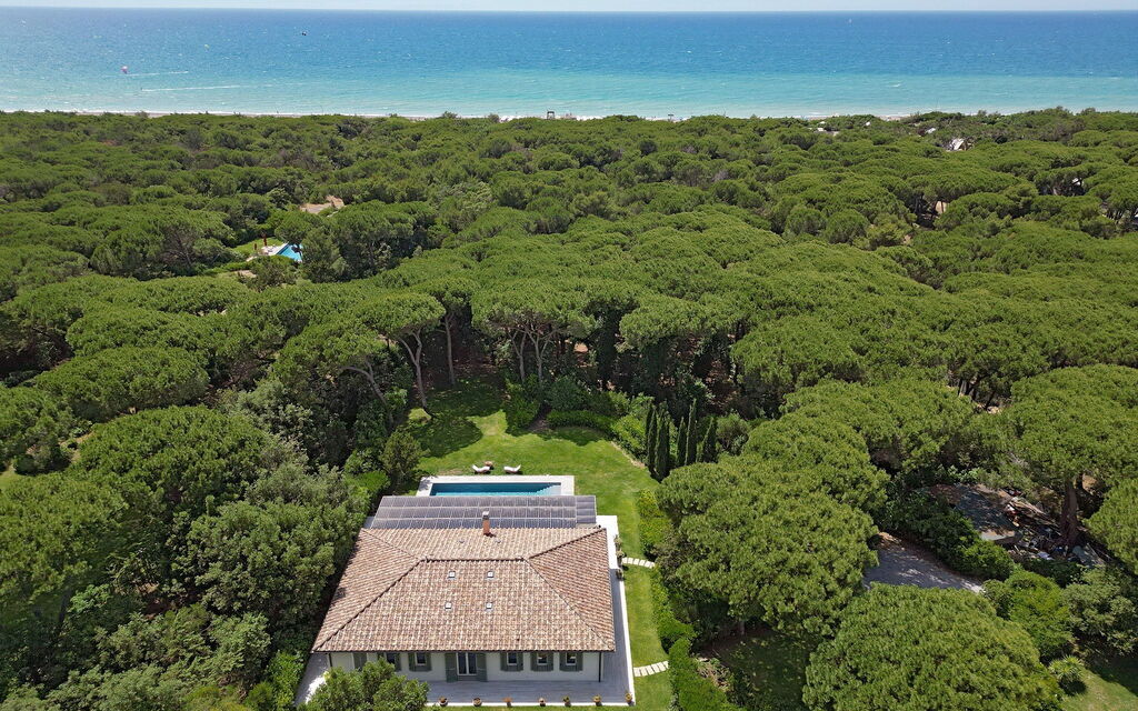 Villa Verde Beach: all'aperto, Attività, Caratteristiche, Cucina, Dettagli della stanza, Entrata Principale, Estate, Esterni, Giardino, Piscina, Primavera, Servizi