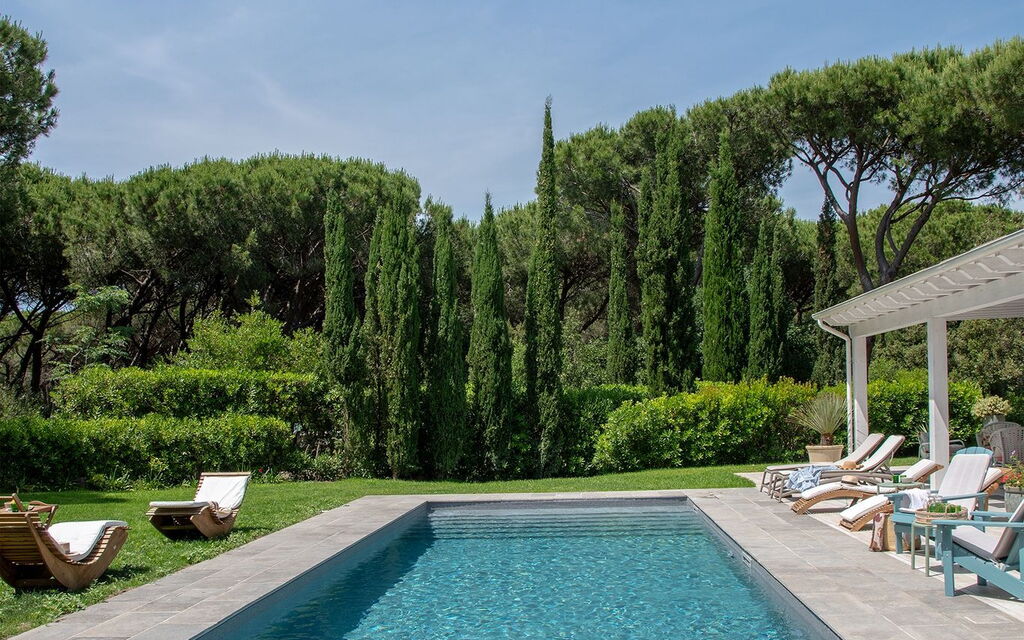 Villa Verde Beach: all'aperto, Attività, Caratteristiche, Cucina, Dettagli della stanza, Entrata Principale, Estate, Esterni, Giardino, Piscina, Primavera, Servizi