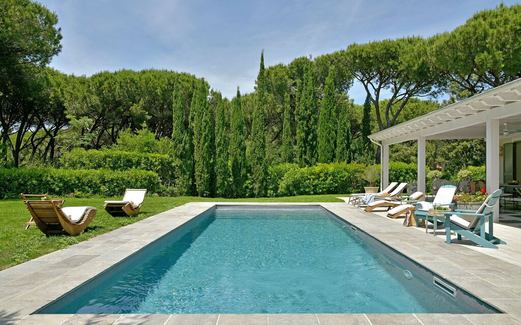 Villa Verde Beach: all'aperto, Attività, Caratteristiche, Cucina, Dettagli della stanza, Entrata Principale, Estate, Esterni, Giardino, Piscina, Primavera, Servizi