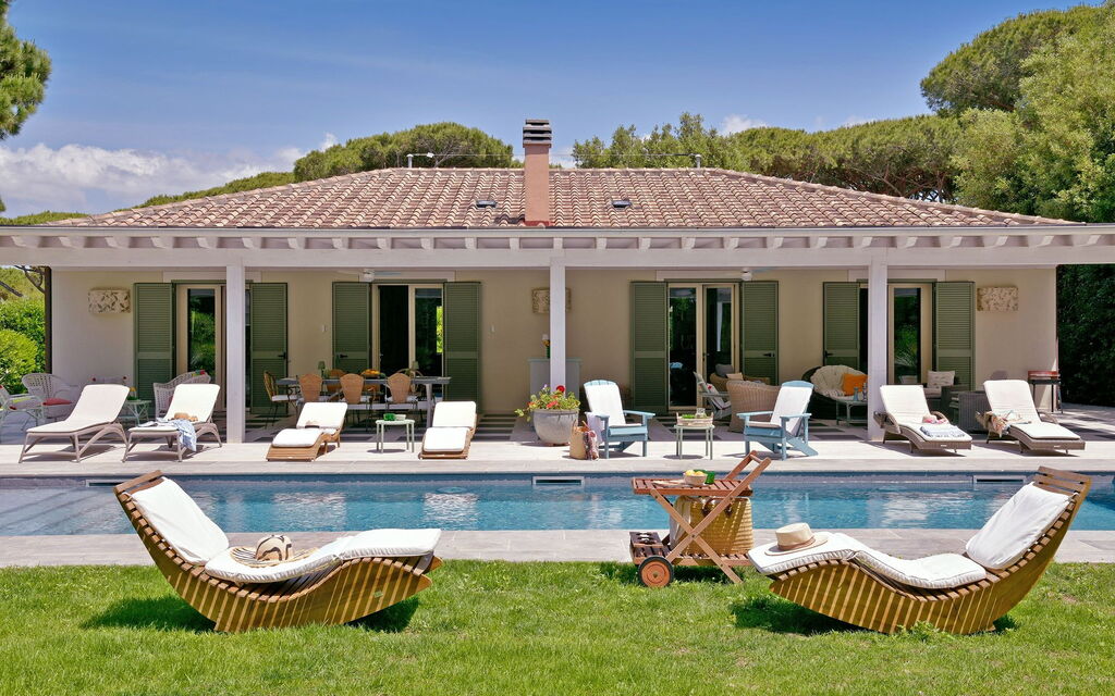 Villa Verde Beach: all'aperto, Attività, Caratteristiche, Cucina, Dettagli della stanza, Entrata Principale, Estate, Esterni, Giardino, Piscina, Primavera, Servizi