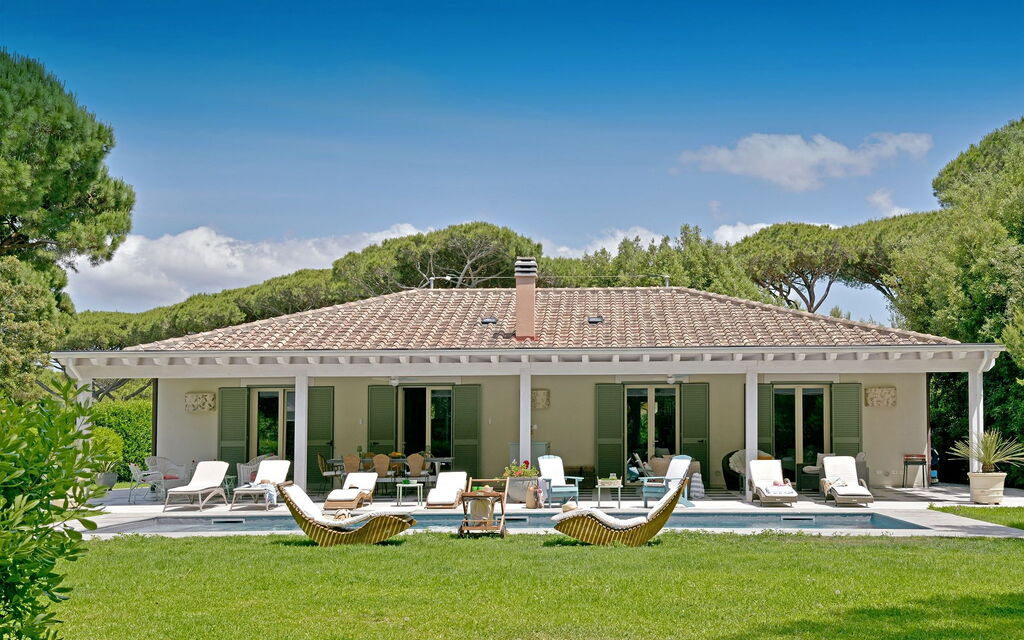 Villa Verde Beach: all'aperto, Attività, Caratteristiche, Cucina, Dettagli della stanza, Entrata Principale, Estate, Esterni, Giardino, Piscina, Primavera, Servizi