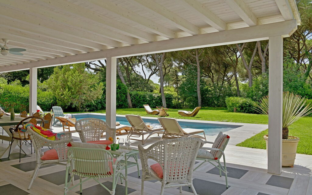 Villa Verde Beach: all'aperto, Attività, Caratteristiche, Cucina, Dettagli della stanza, Entrata Principale, Estate, Esterni, Giardino, Piscina, Primavera, Servizi