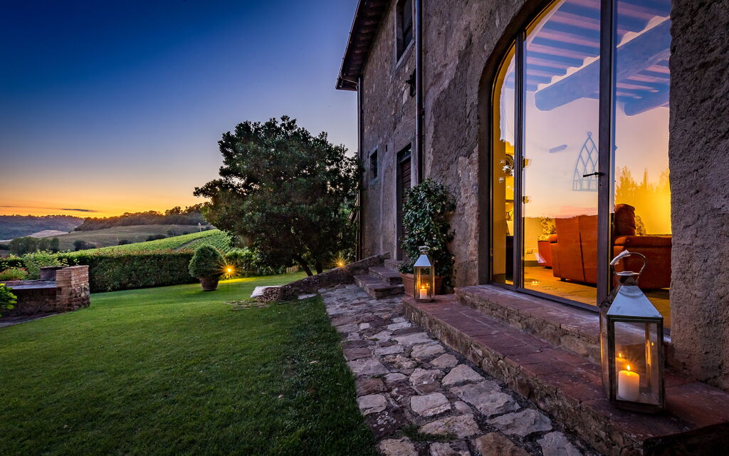 Villa Scipione Monaco: Attività, Caratteristiche, Entrata Principale, Estate, Esterni, Giardino, Piscina, Primavera