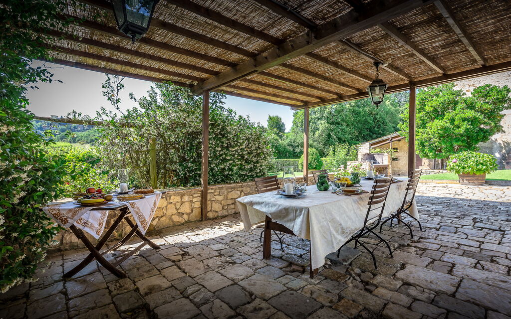 Villa Scipione Monaco: Attività, Caratteristiche, Entrata Principale, Estate, Esterni, Giardino, Piscina, Primavera