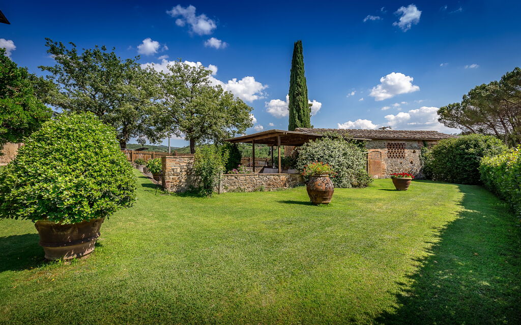 Villa Scipione Monaco: Attività, Caratteristiche, Entrata Principale, Estate, Esterni, Giardino, Piscina, Primavera