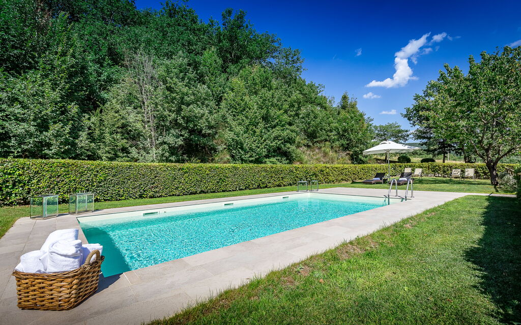 Villa Scipione Monaco: Attività, Caratteristiche, Entrata Principale, Estate, Esterni, Giardino, Piscina, Primavera