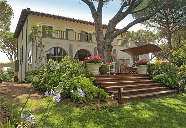 Villa Bibbona: all'aperto, Balcone / Terrazza / Patio, Estate, Esterni, Giardino, Piscina, Primavera