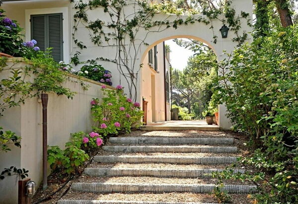 Villa Bibbona: all'aperto, Balcone / Terrazza / Patio, Estate, Esterni, Giardino, Piscina, Primavera