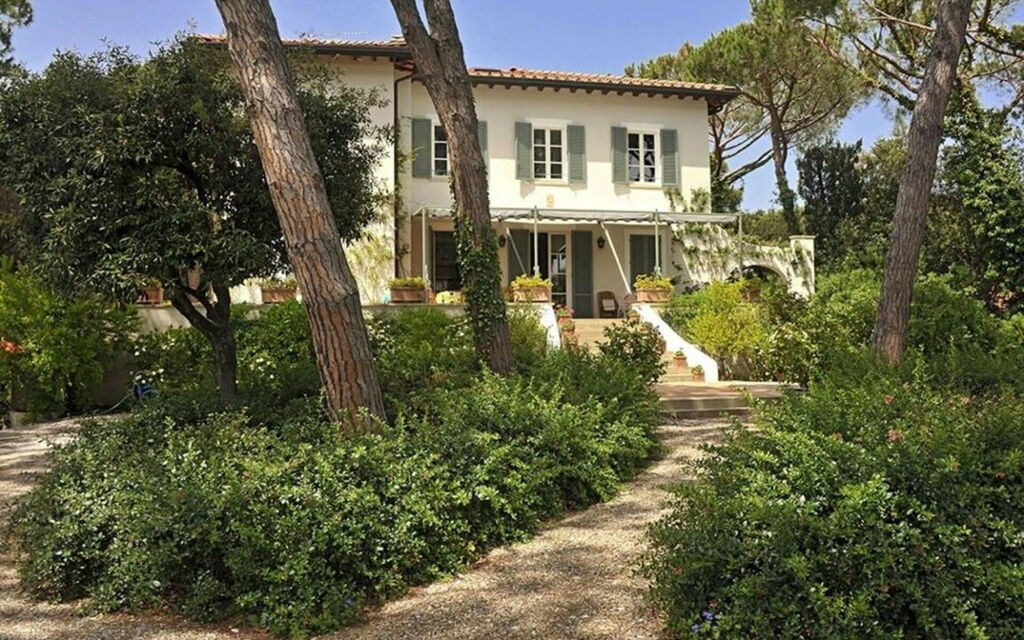 Villa Bibbona: all'aperto, Balcone / Terrazza / Patio, Estate, Esterni, Giardino, Piscina, Primavera