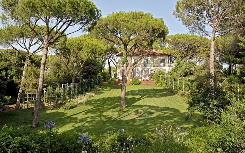 Villa Bibbona: all'aperto, Balcone / Terrazza / Patio, Estate, Esterni, Giardino, Piscina, Primavera