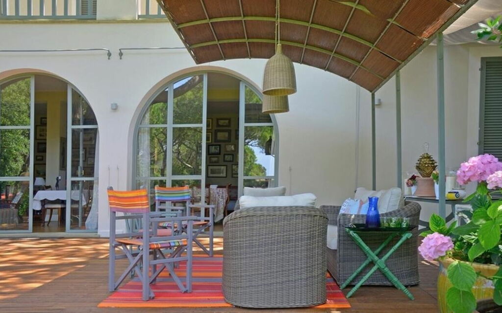 Villa Bibbona: all'aperto, Balcone / Terrazza / Patio, Estate, Esterni, Giardino, Piscina, Primavera