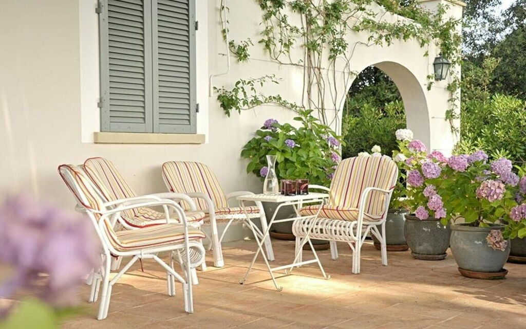 Villa Bibbona: all'aperto, Balcone / Terrazza / Patio, Estate, Esterni, Giardino, Piscina, Primavera