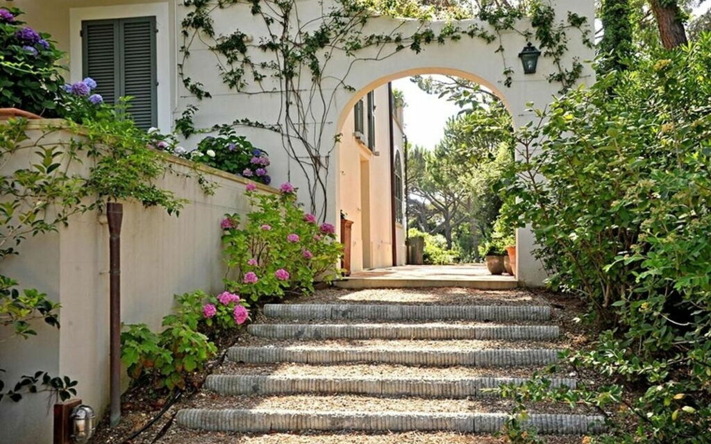 Villa Bibbona: all'aperto, Balcone / Terrazza / Patio, Estate, Esterni, Giardino, Piscina, Primavera