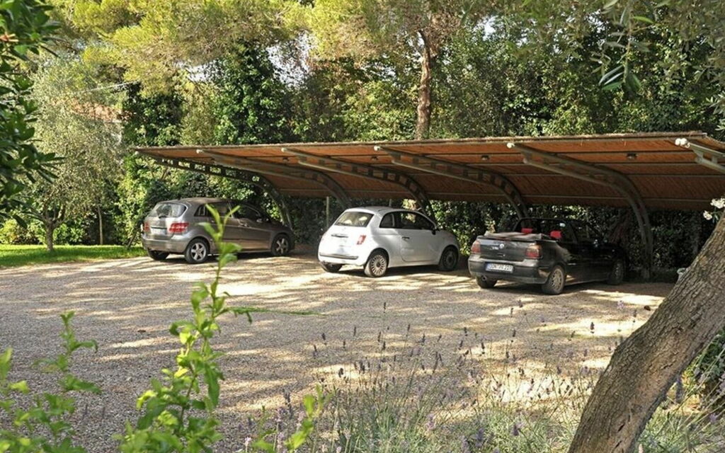 Villa Bibbona: all'aperto, Balcone / Terrazza / Patio, Estate, Esterni, Giardino, Piscina, Primavera