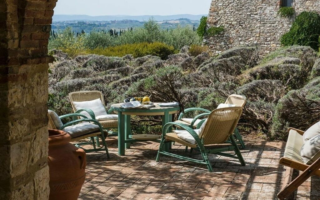 Villa Castello: Attività, Balcone / Terrazza / Patio, Caratteristiche, Estate, Esterni, Giardino, Piscina, Primavera, Servizi