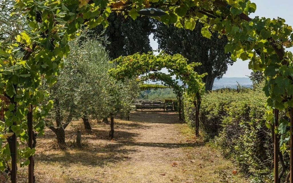 Villa Castello: Attività, Balcone / Terrazza / Patio, Caratteristiche, Estate, Esterni, Giardino, Piscina, Primavera, Servizi
