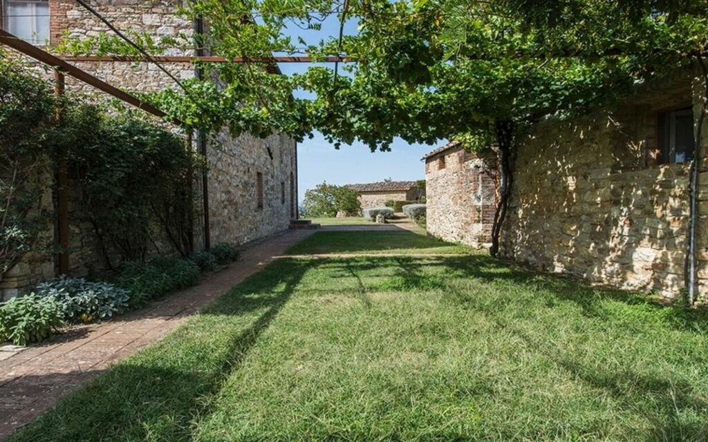 Villa Castello: Attività, Balcone / Terrazza / Patio, Caratteristiche, Estate, Esterni, Giardino, Piscina, Primavera, Servizi
