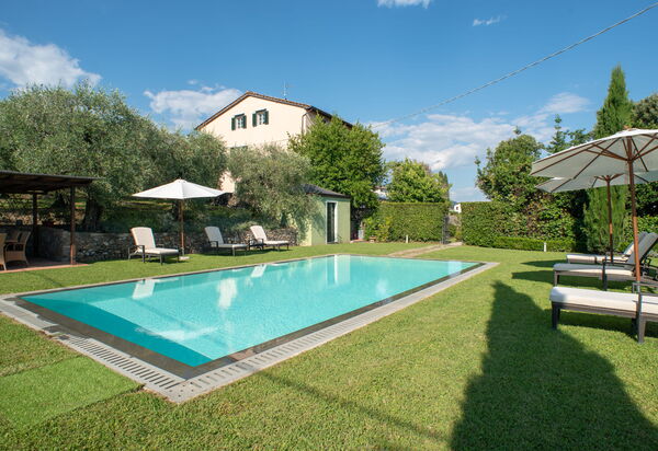 Villa Collini: Attività, Balcone / Terrazza / Patio, Caratteristiche, Cibo, Entrata Principale, Estate, Esterni, Giardino, Piscina, Primavera