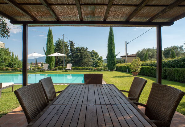 Villa Collini: Attività, Balcone / Terrazza / Patio, Caratteristiche, Cibo, Entrata Principale, Estate, Esterni, Giardino, Piscina, Primavera