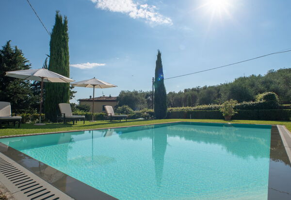 Villa Collini: Attività, Balcone / Terrazza / Patio, Caratteristiche, Cibo, Entrata Principale, Estate, Esterni, Giardino, Piscina, Primavera