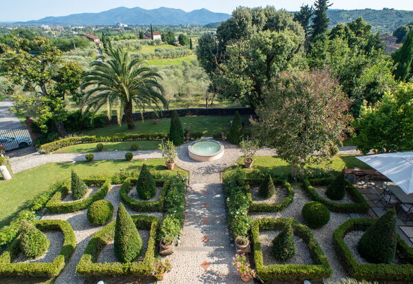 Villa Collini: Attività, Balcone / Terrazza / Patio, Caratteristiche, Cibo, Entrata Principale, Estate, Esterni, Giardino, Piscina, Primavera