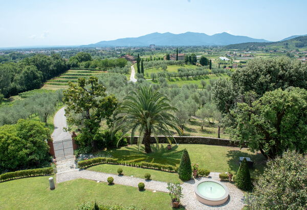 Villa Collini: Attività, Balcone / Terrazza / Patio, Caratteristiche, Cibo, Entrata Principale, Estate, Esterni, Giardino, Piscina, Primavera