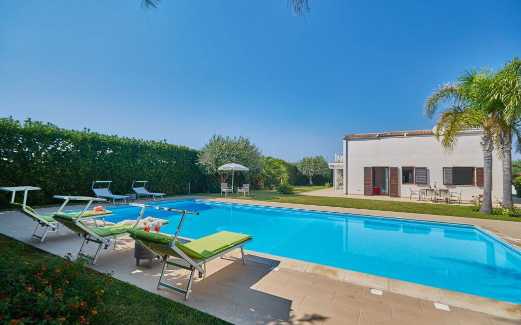 Villa Florinda: Activities, Balcony / Terrace / Patio, Facilities, Pool, Spring