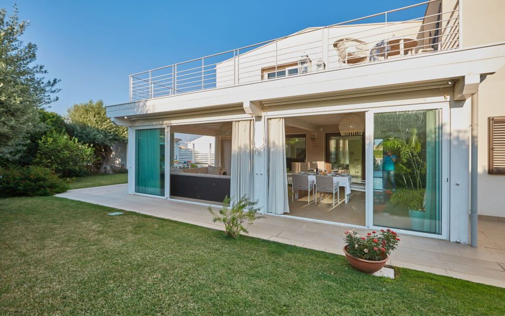 Villa Florinda: Activities, Balcony / Terrace / Patio, Facilities, Pool, Spring