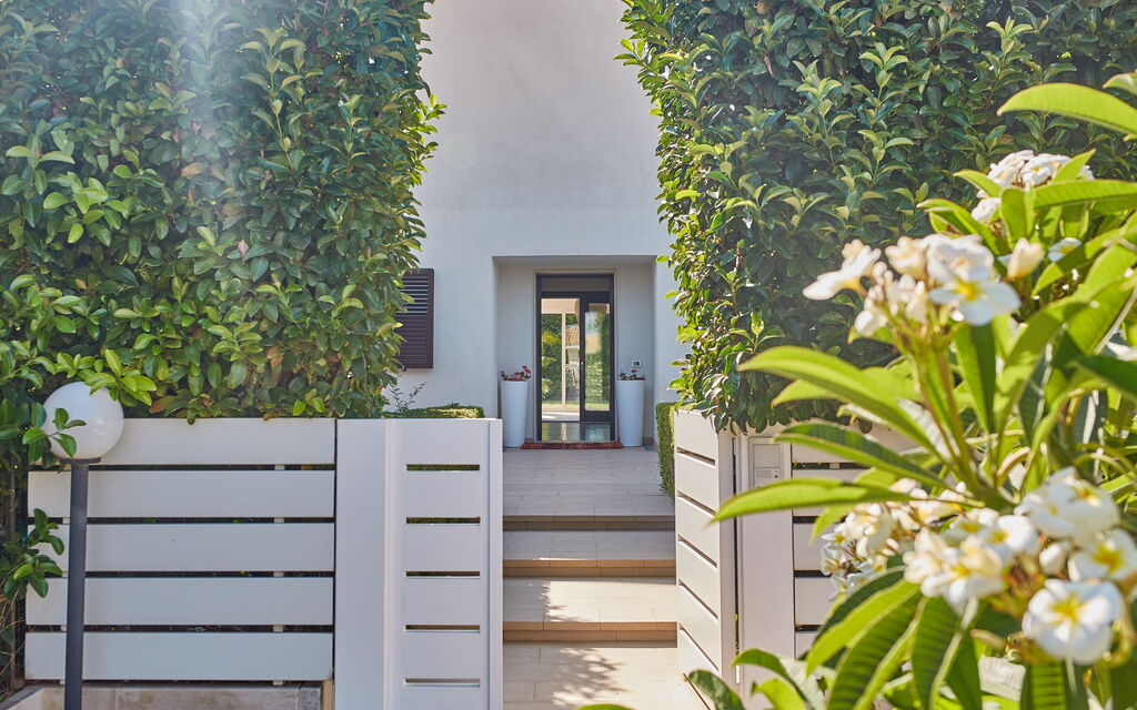 Villa Florinda: Activities, Balcony / Terrace / Patio, Facilities, Pool, Spring