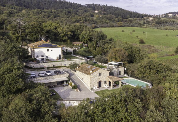 Villa Le Croci: Attività, Balcone / Terrazza / Patio, Caratteristiche, Dettagli della stanza, Entrata Principale, Estate, Esterni, Piscina, Primavera, Servizi