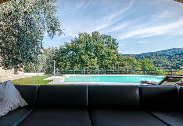 Villa Le Croci: Attività, Balcone / Terrazza / Patio, Caratteristiche, Dettagli della stanza, Entrata Principale, Estate, Esterni, Piscina, Primavera, Servizi