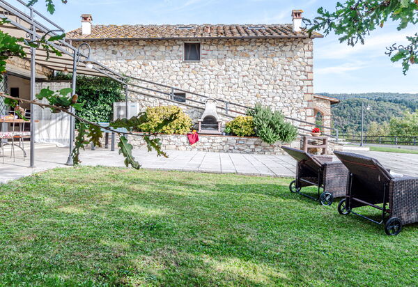 Villa Le Croci: Attività, Balcone / Terrazza / Patio, Caratteristiche, Dettagli della stanza, Entrata Principale, Estate, Esterni, Piscina, Primavera, Servizi
