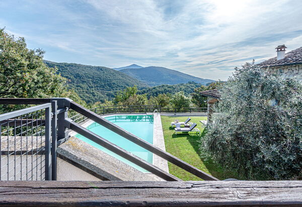 Villa Le Croci: Attività, Balcone / Terrazza / Patio, Caratteristiche, Dettagli della stanza, Entrata Principale, Estate, Esterni, Piscina, Primavera, Servizi