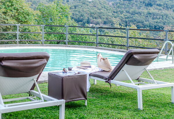 Villa Le Croci: Attività, Balcone / Terrazza / Patio, Caratteristiche, Dettagli della stanza, Entrata Principale, Estate, Esterni, Piscina, Primavera, Servizi