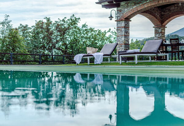 Villa Le Croci: Attività, Balcone / Terrazza / Patio, Caratteristiche, Dettagli della stanza, Entrata Principale, Estate, Esterni, Piscina, Primavera, Servizi