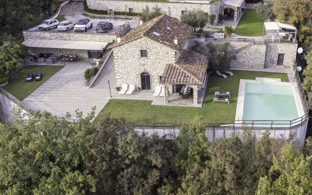 Villa Le Croci: Activities, Amenities, Balcony / Terrace / Patio, Building Exterior, Facilities, Main Entrance, Pool, Room Detail, Spring, Summer