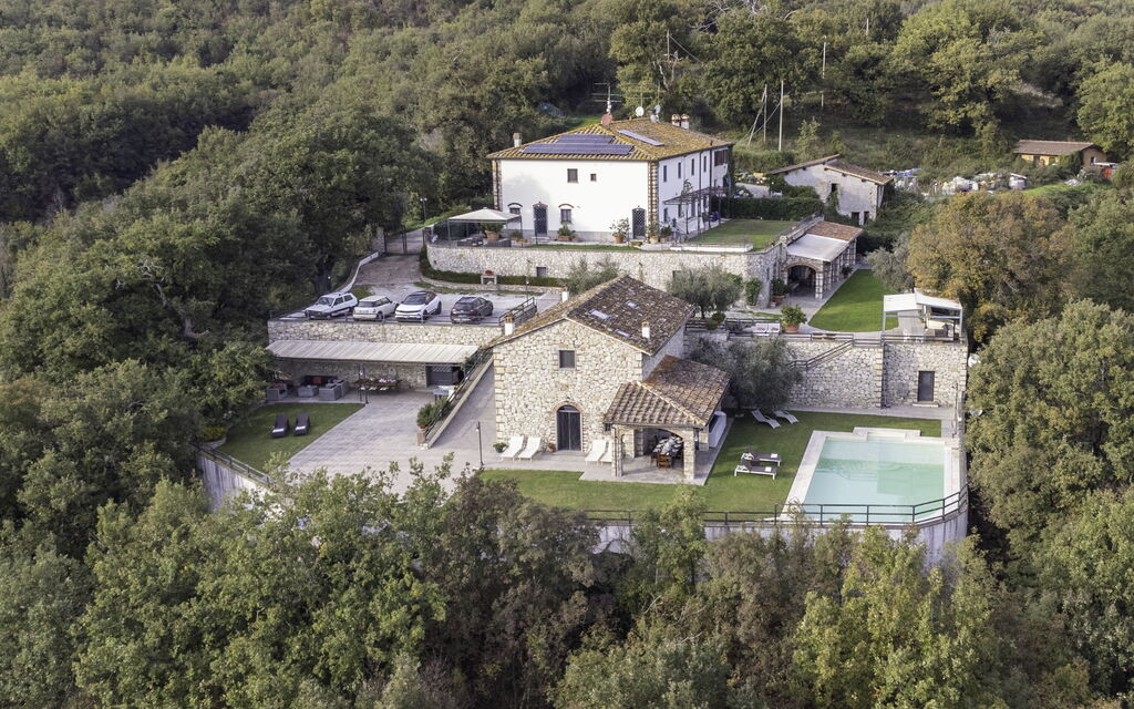 Villa Le Croci: Activities, Amenities, Balcony / Terrace / Patio, Building Exterior, Facilities, Main Entrance, Pool, Room Detail, Spring, Summer