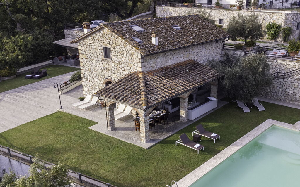 Villa Le Croci: Activities, Amenities, Balcony / Terrace / Patio, Building Exterior, Facilities, Main Entrance, Pool, Room Detail, Spring, Summer