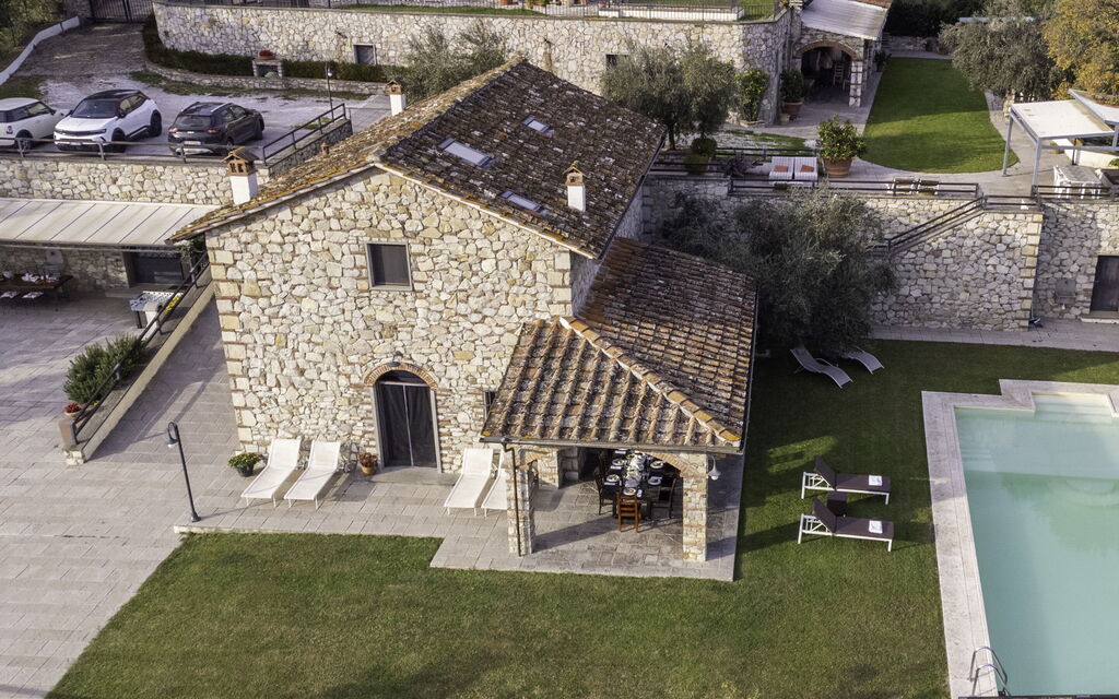 Villa Le Croci: Activities, Amenities, Balcony / Terrace / Patio, Building Exterior, Facilities, Main Entrance, Pool, Room Detail, Spring, Summer