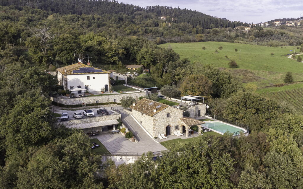 Villa Le Croci: Activities, Amenities, Balcony / Terrace / Patio, Building Exterior, Facilities, Main Entrance, Pool, Room Detail, Spring, Summer