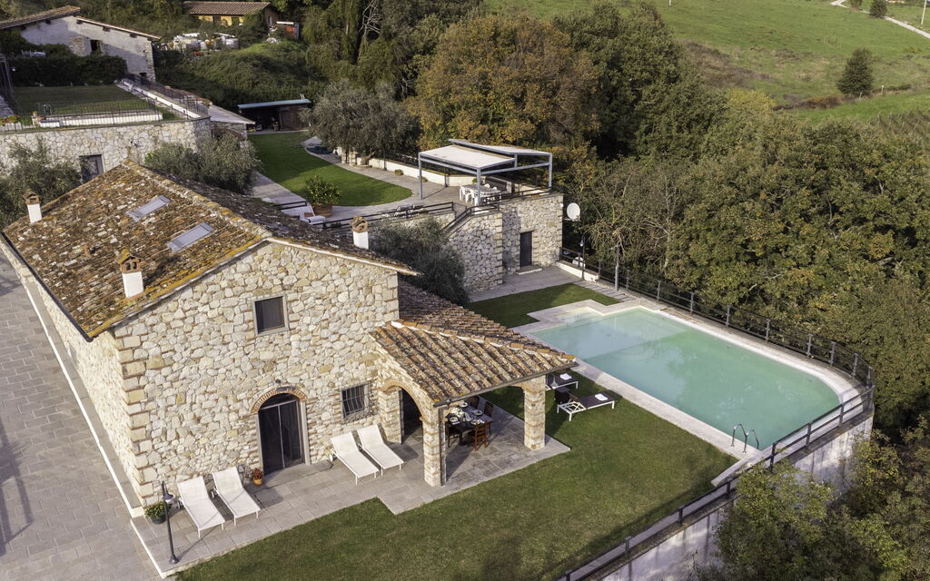 Villa Le Croci: Activities, Amenities, Balcony / Terrace / Patio, Building Exterior, Facilities, Main Entrance, Pool, Room Detail, Spring, Summer