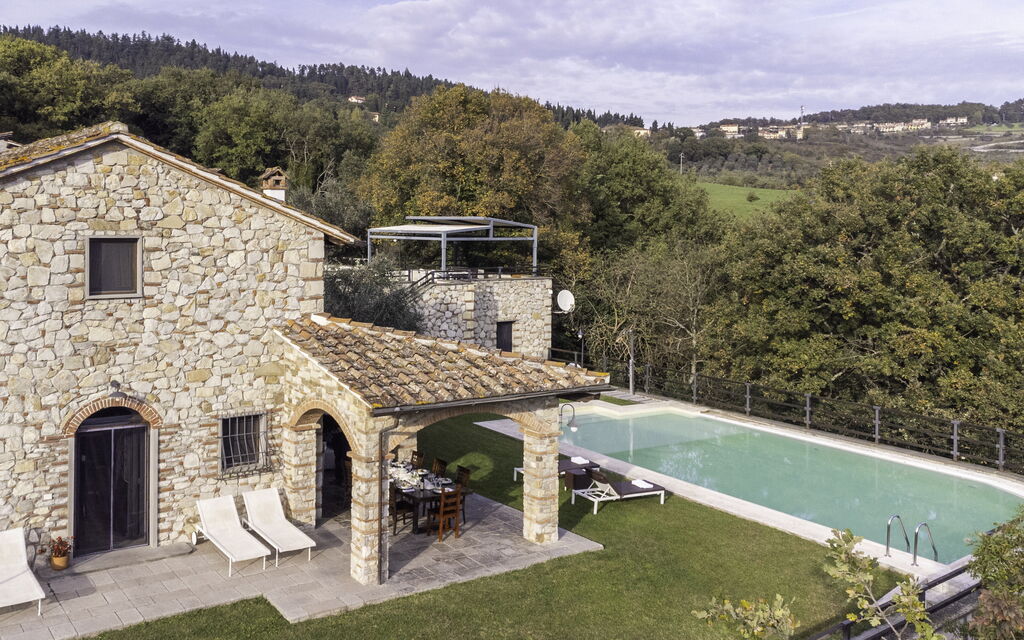 Villa Le Croci: Activities, Amenities, Balcony / Terrace / Patio, Building Exterior, Facilities, Main Entrance, Pool, Room Detail, Spring, Summer