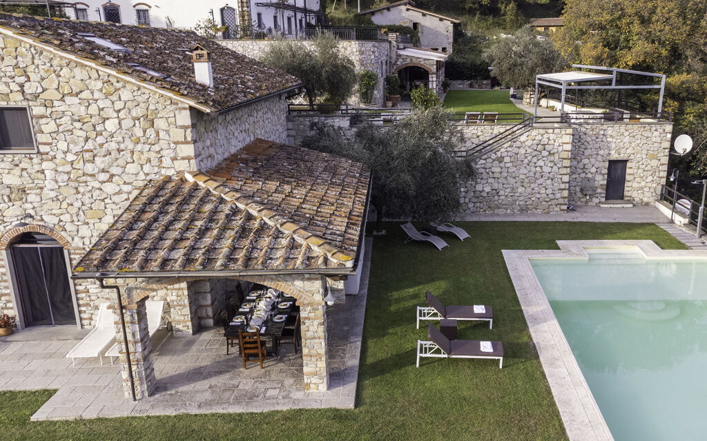 Villa Le Croci: Activities, Amenities, Balcony / Terrace / Patio, Building Exterior, Facilities, Main Entrance, Pool, Room Detail, Spring, Summer