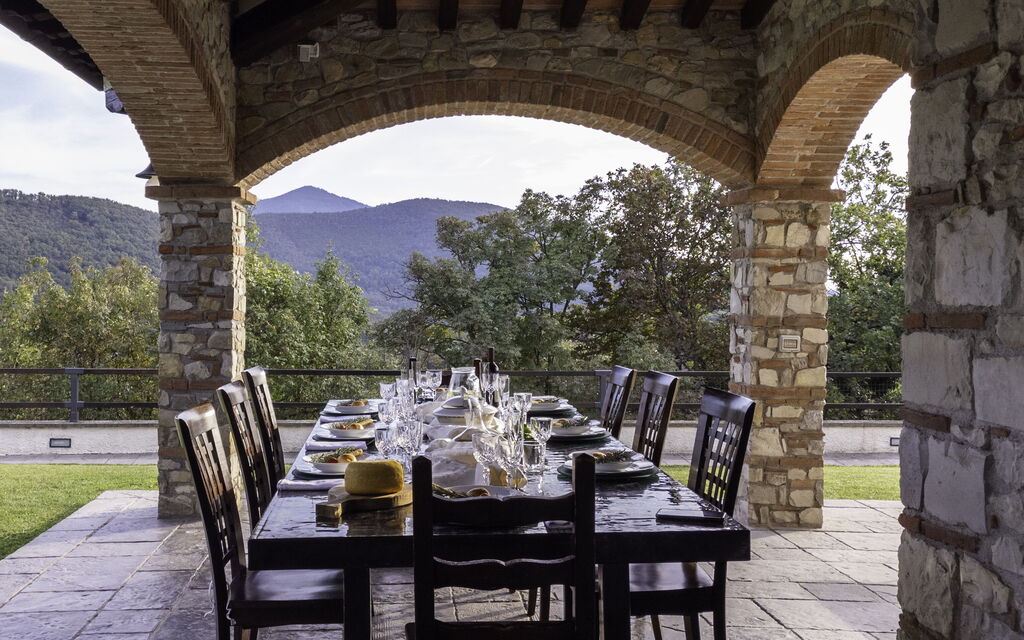 Villa Le Croci: Activities, Amenities, Balcony / Terrace / Patio, Building Exterior, Facilities, Main Entrance, Pool, Room Detail, Spring, Summer