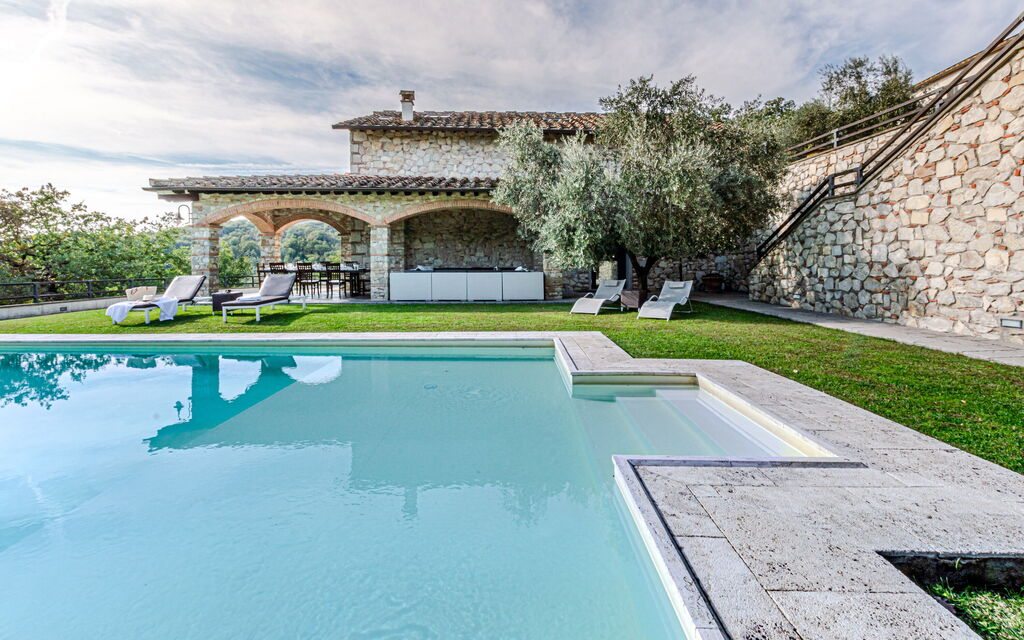 Villa Le Croci: Activities, Amenities, Balcony / Terrace / Patio, Building Exterior, Facilities, Main Entrance, Pool, Room Detail, Spring, Summer